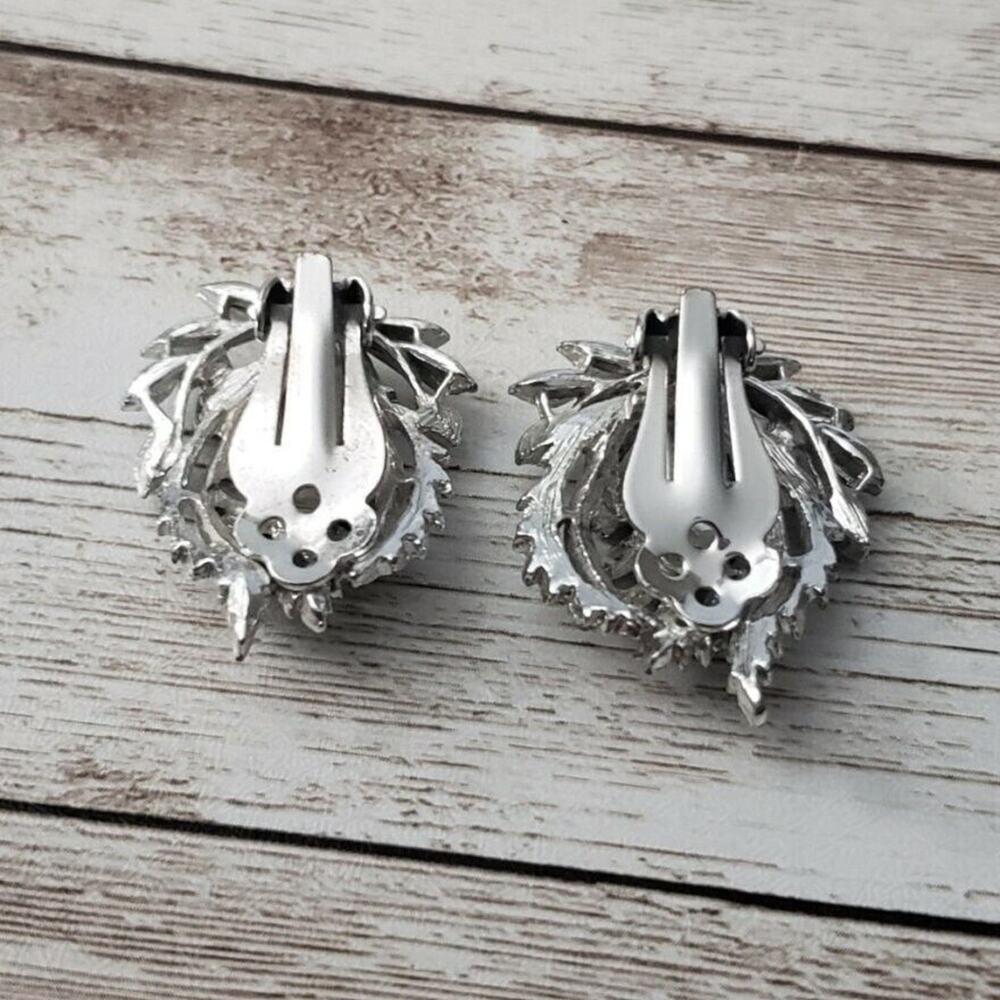 Vintage Clip On Earrings Large Cluster of Leaves Silver Tone Statement - Picture 3 of 4